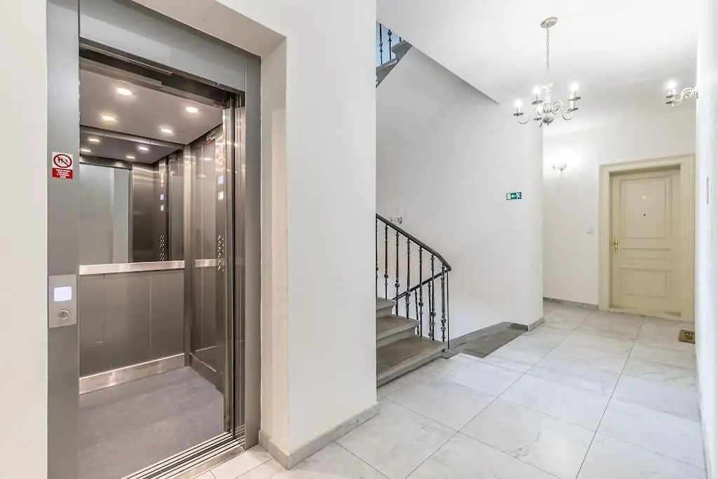 Cozy Quiet New Apartment In Karlin Square Prága