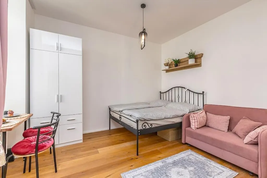 Cozy Quiet New Apartment In Karlin Square elérhetőségei